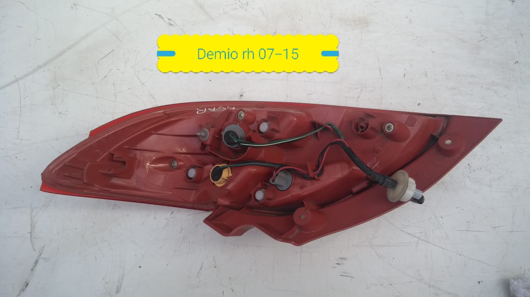 FARO POSTERIOR DERECHO MAZDA DEMIO 2007 AL 2015